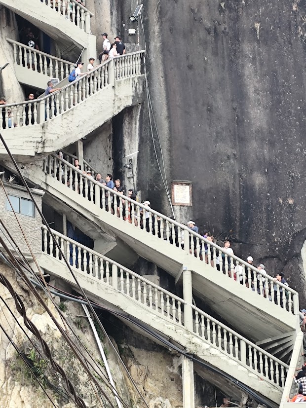 escaleras piedra del peñol