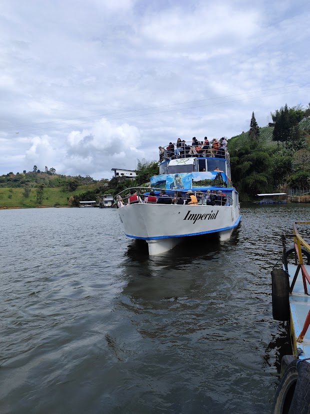 barco represa guatape tour